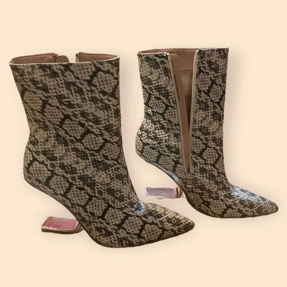Ninety Black & White Faux Snake Boots with Unique Heel women’s size 8 - Picture 2 of 6